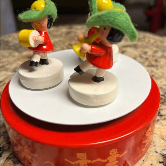 Reuge • Wooden • Red • Music Box • Swiss Movement • Plays Doctor Zhivago • Video - Picture 8 of 10